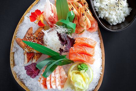 Ассорти морепродуктов с рисом