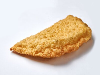 Чебурек с ветчиной, сыром и грибами