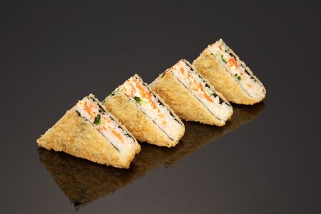 Ролл с лососем темпура