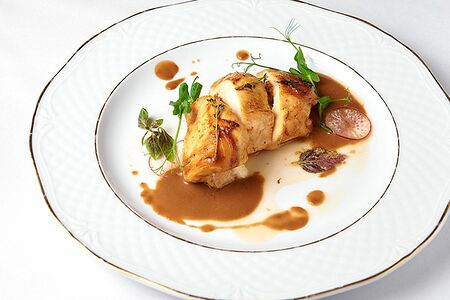 Филе фермерского цыпленка с соусом демиглаз