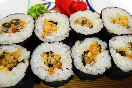 Классический ролл с мидиями