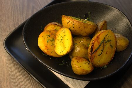 Картофель бейби, жаренный с розмарином