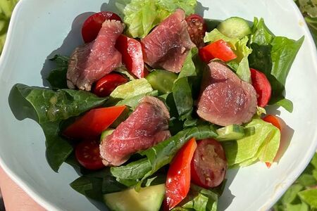 Салат с ростбифом