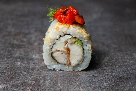 Ролл Курица темпура-овощная сальса