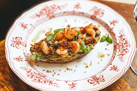 Брускетты с креветками