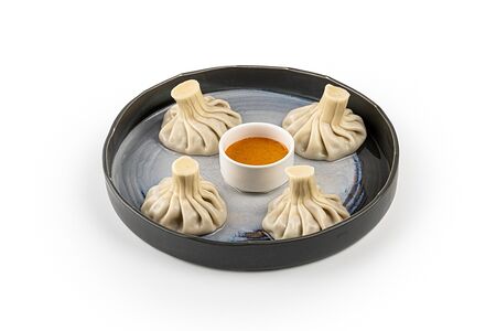 Хинкали с креветками, томатами и сыром буррата