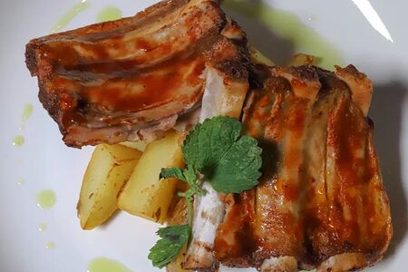 Свиные ребра в соусе перечный барбекю