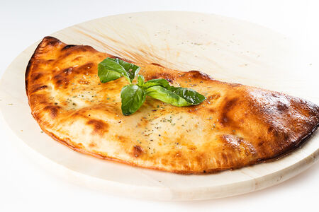 Кальцоне с ветчиной и сыром