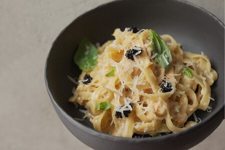 Паста с крабом и икрой палтуса