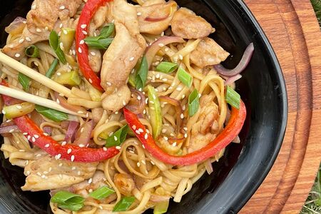 Удон лапша с курицей