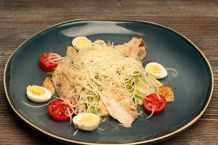 Салат Цезарь с курицей