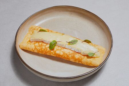 Омлет с сыром бри