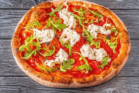 Пицца с сыром страчателла