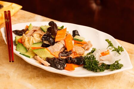 Свинина с грибами и яйцом