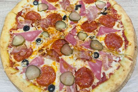 Пицца фирменная