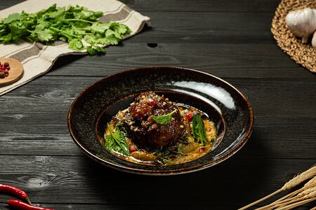 Бычьи хвосты с запеченным картофелем