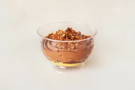 Маракуйя и мусс из темного шоколада