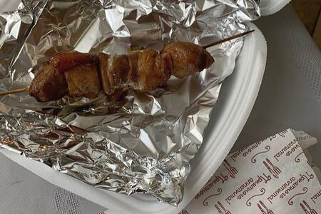 Шашлычок cвинoй на шпажке