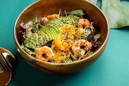 Салат с креветками