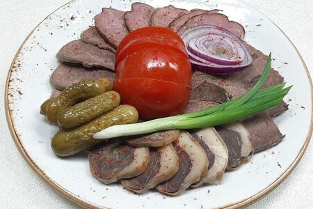 Мясные деликатесы
