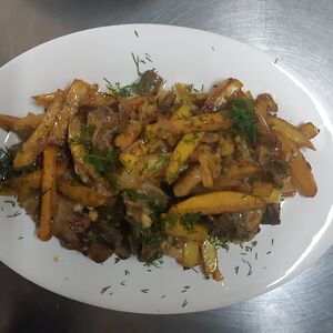 Баранина, обжаренная с картофелем и луком