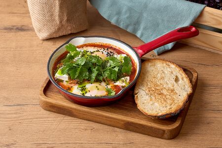 Шакшука из 2-х яиц с сыром фета