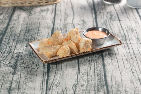 Жареный сыр сулугуни с соусом