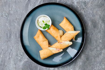 Трубочки с беконом и сыром