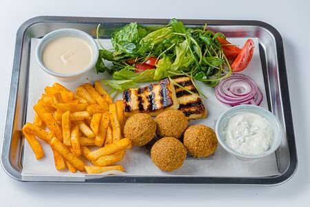 Мерида вегетарианская с фалафелем