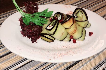 Рулетики из баклажана