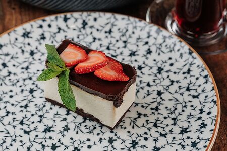 Птичье молоко с клубникой