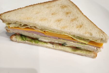 Сэндвич с ветчиной и сыром