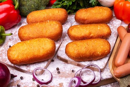 Сосиска докторская большая жареная