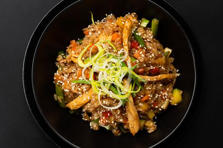 Рис Wok с курицей и овощами
