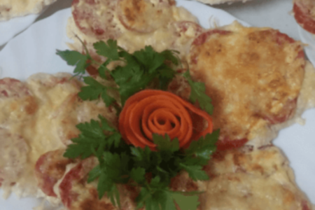 Отбивная из курицы с помидором и сыром