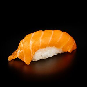 Суши с лососем