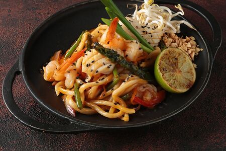 Пад-тай с морепродуктами