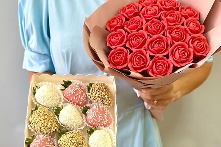 Выгодный комбо-набор №7 Букет роз и клубника в шоколаде