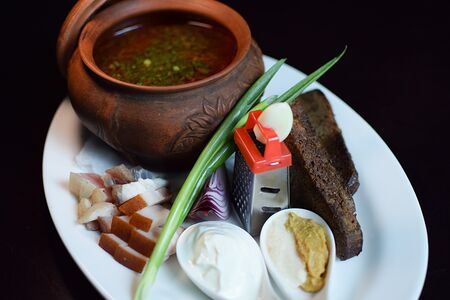 Борщ с говядиной со сметаной