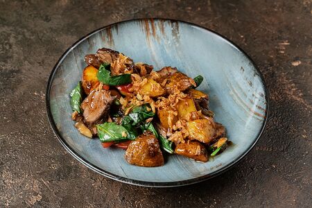 Говяжья вырезка с картофелем