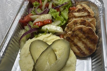 Пюре с куриной котлетой