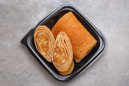 Блинчики с яблоком и корицей