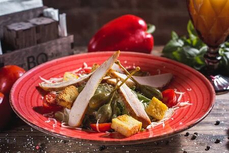 Цезарь с курицей