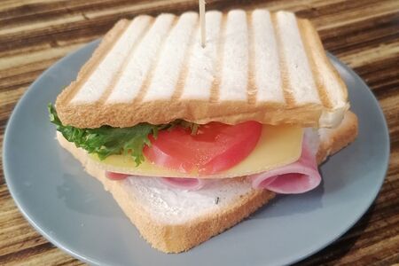 Сэндвич с ветчиной