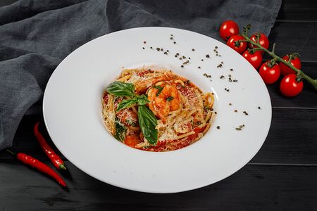 Спагетти с креветками