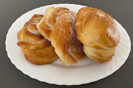 Плюшка сахарная