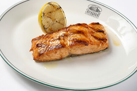 Стейк из атлантического лосося на гриле