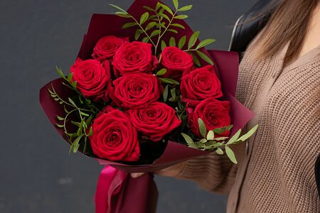 Букет цветов из 9 роз Ред Наоми