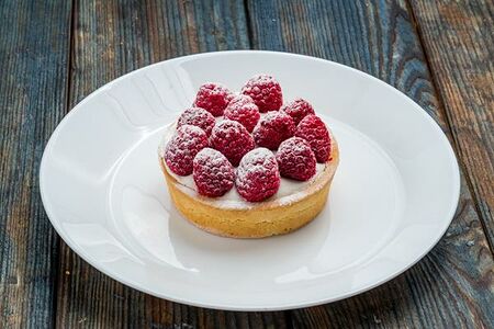 Тарталетка с малиной