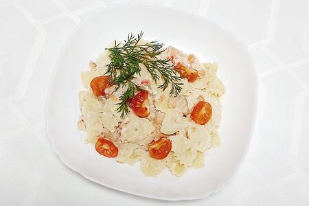 Фарфалле с лососем